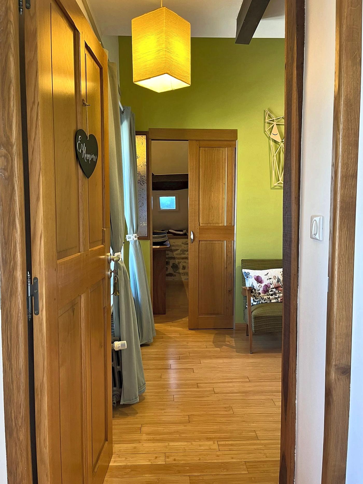 The door to the En Messepierre bedroom