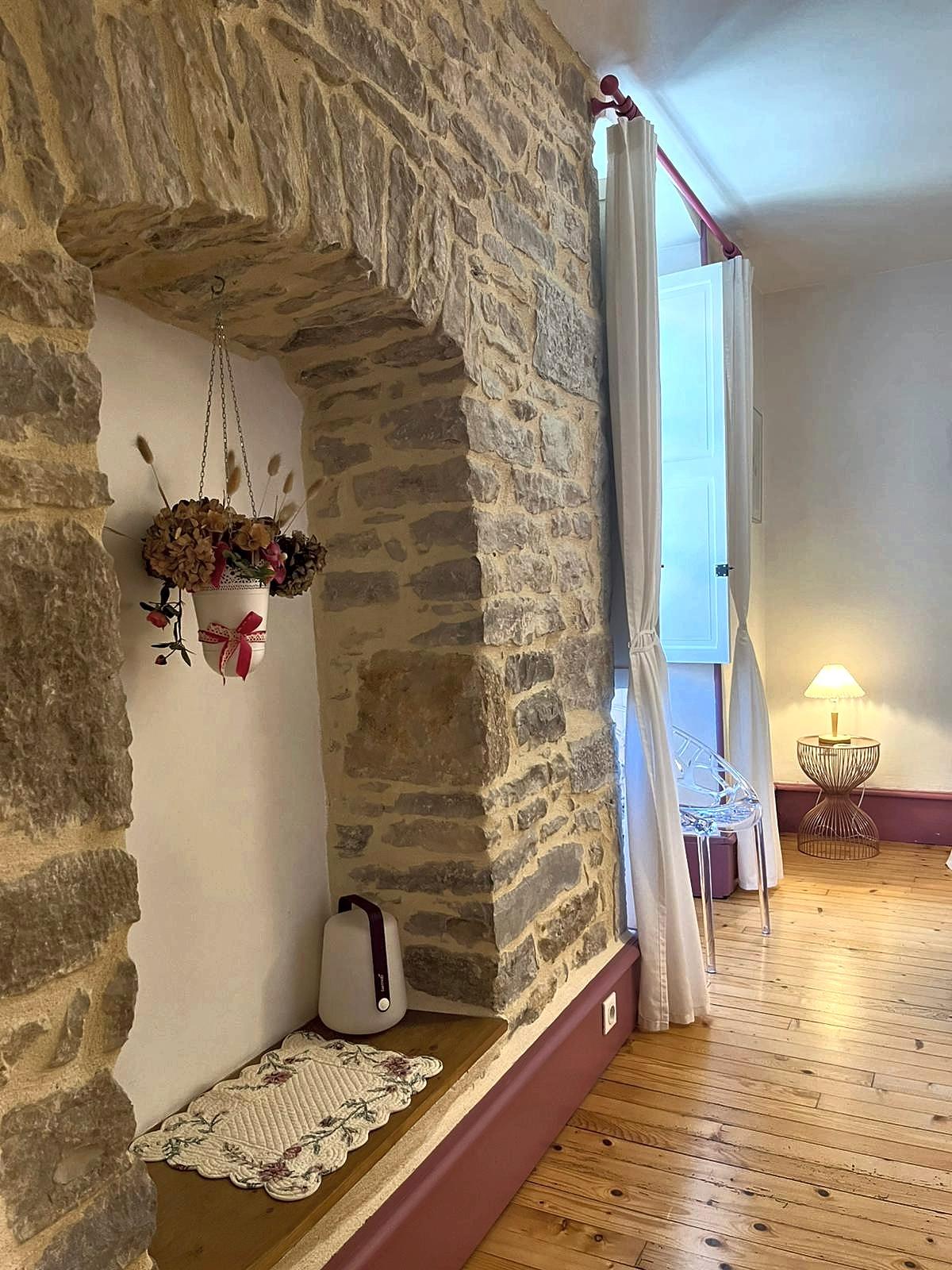 The stone alcove in Le Chanaie