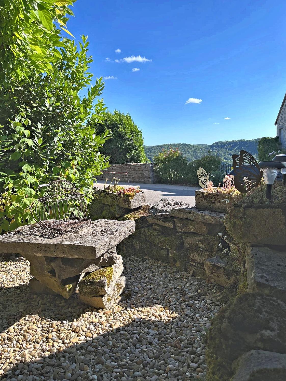 The stone garden table and the view over the Baume-les-Messieurs valley