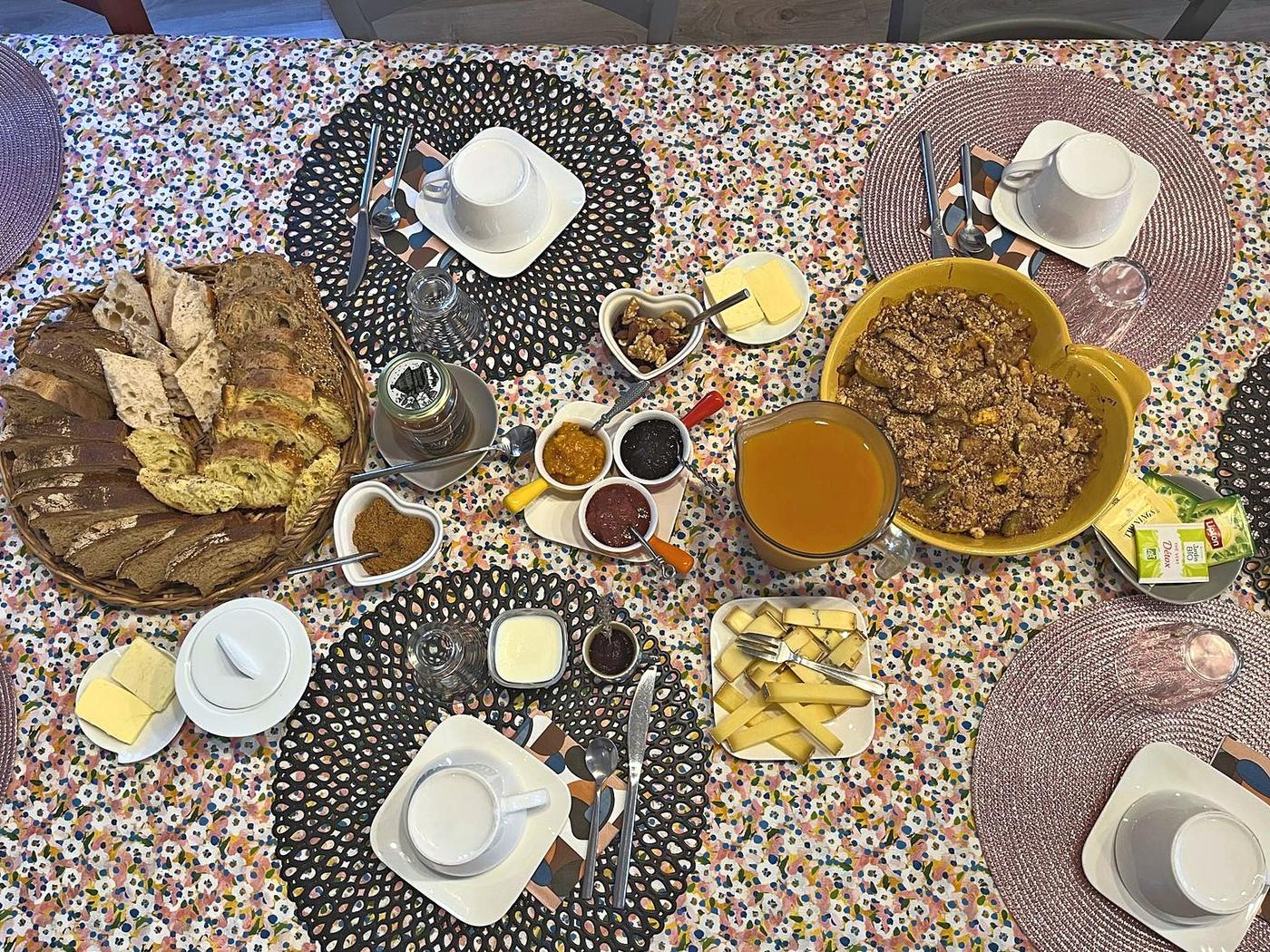 The breakfast table seen from above